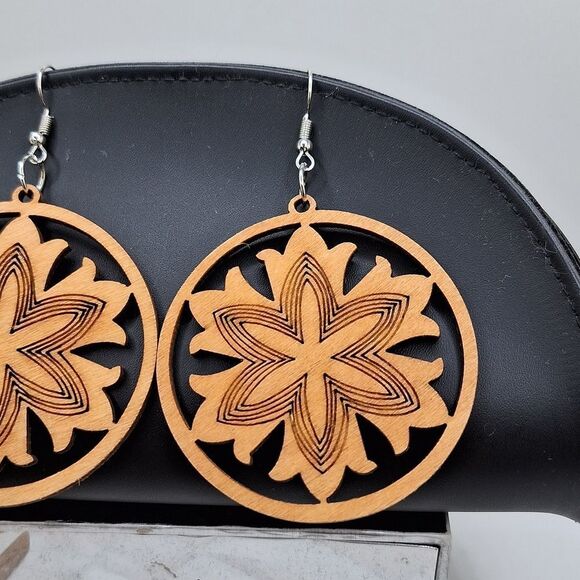 Round wood carved earrings boho jewelry unique design - Picture 2 of 3